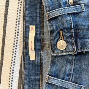 Levi's Blue Skinny Jeans with Classic Denim Style